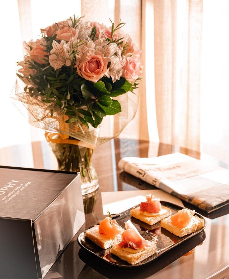 ซัมแวร์ วูเลียกเมนิ Hotel เอเธนส์ ภายนอก รูปภาพ