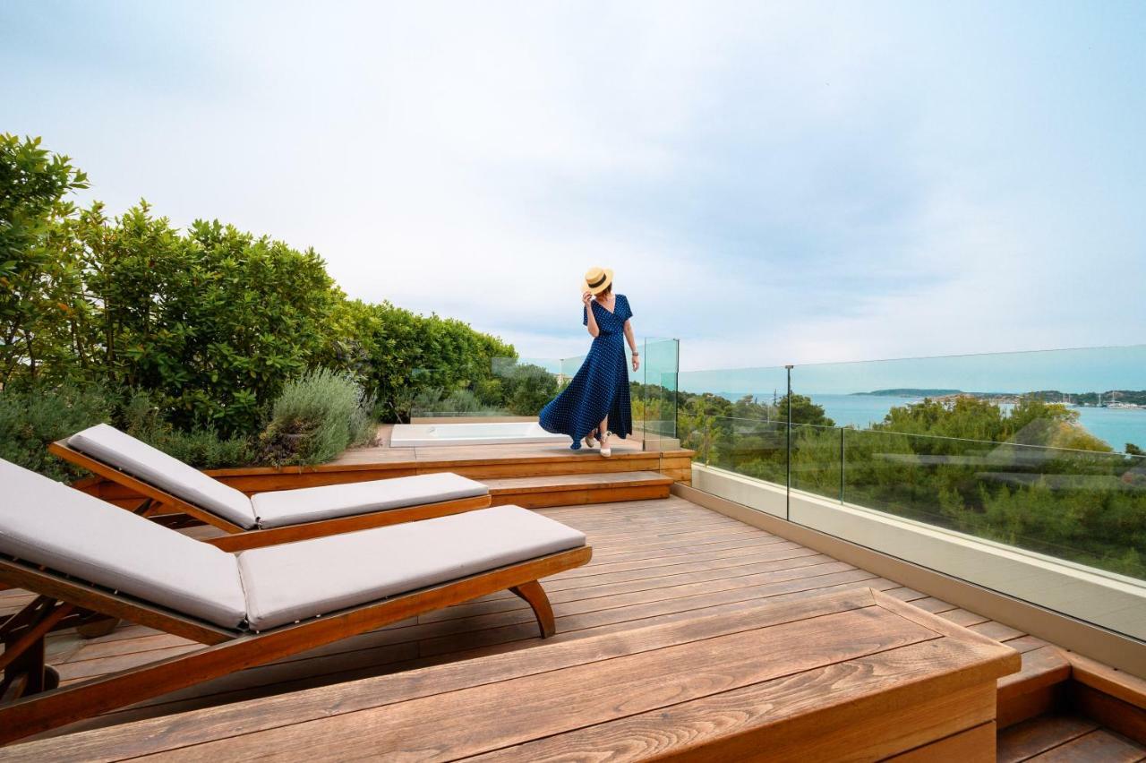 ซัมแวร์ วูเลียกเมนิ Hotel เอเธนส์ ภายนอก รูปภาพ